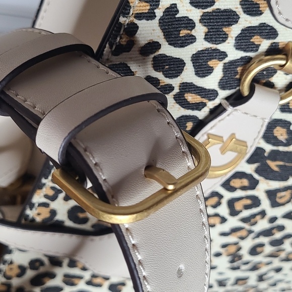 NWT Guess Izzy Leopard Print Tote Bag - Picture 7 of 9